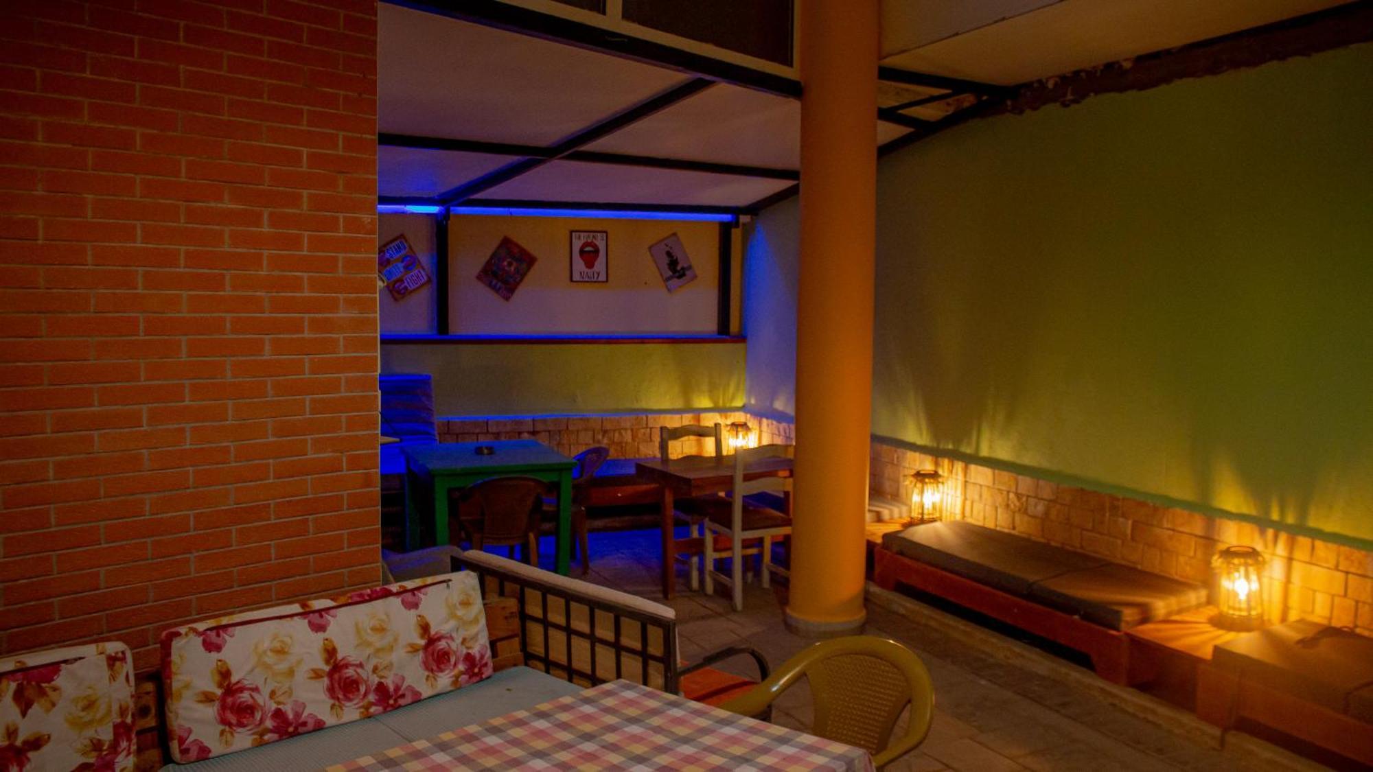 The Golden Rooster Hostel Tirana Exterior photo