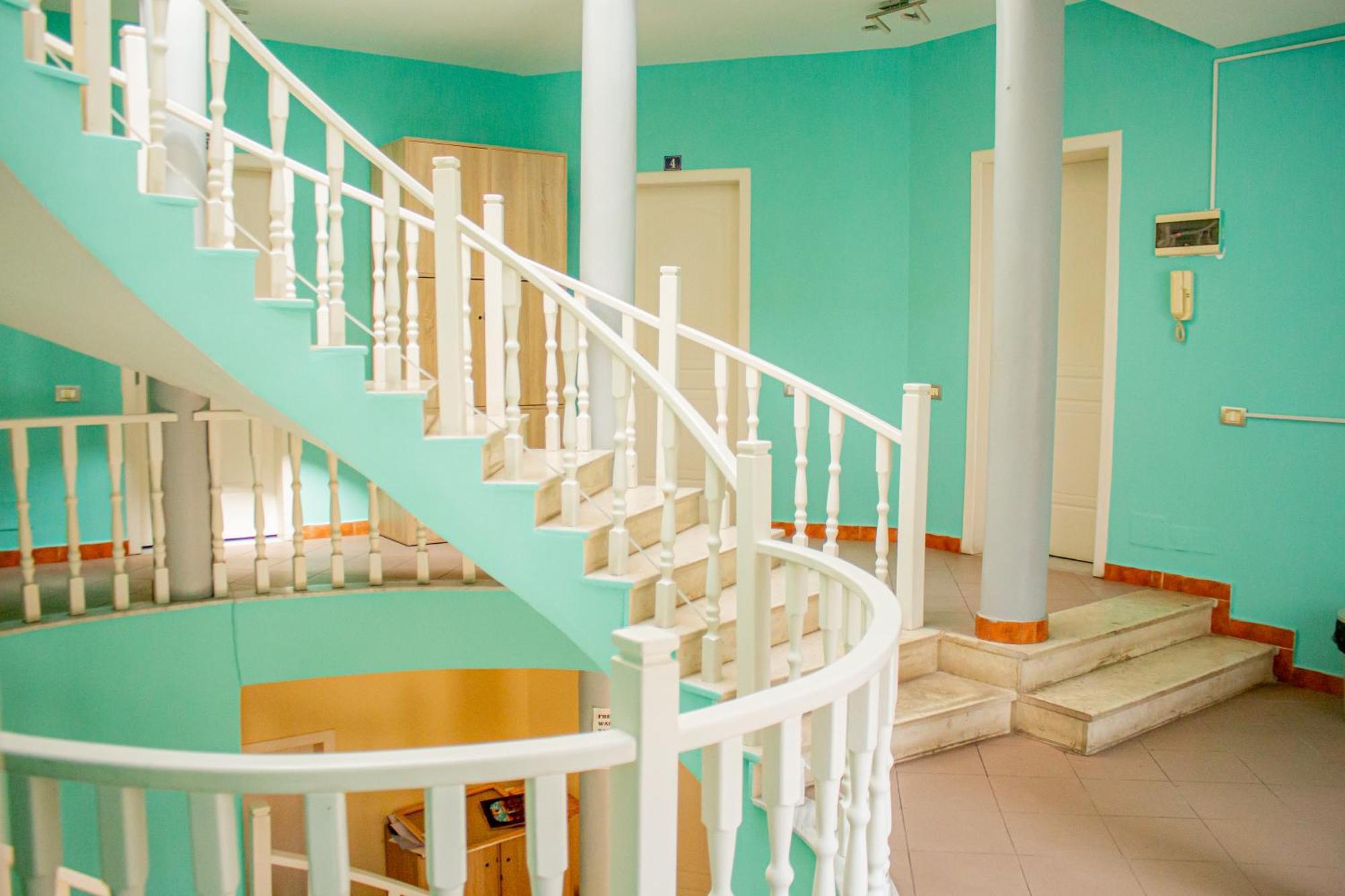 The Golden Rooster Hostel Tirana Exterior photo